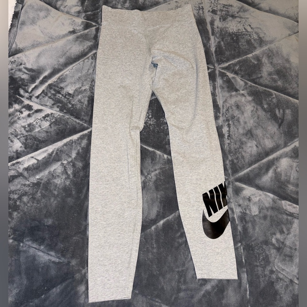 Nike leggings worn one time! In perfect condition